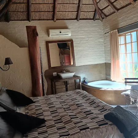 Made of Africa, 18 km from OR Tambo, Pax 8