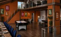 Alpine Clubhouse Wellness Entertainment Các khách sạn ở 