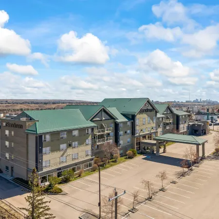 Sandman Hotel & Suites Calgary West Отели рядом с достопримечательностью «Канадский олимпийский парк»