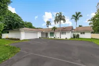 Waterfall Villa | Multi Court •Watersilde •Cinema