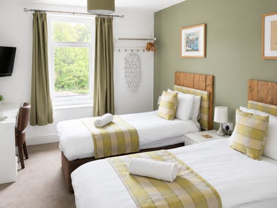 Number 19 Guest House - Self Check in - under 4 Miles from Barrow in Furness