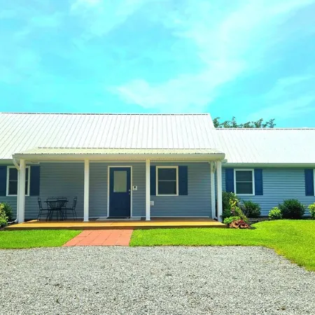 Charming & Cozy 3Bdr 2b Home in Heart of Swansboro Perfect for a Relaxing Stay!