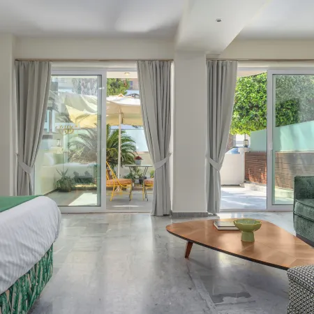 Maison 66, Riviera Hotels