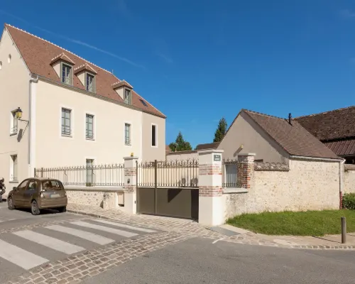 Residence the Originals Demeure des Remparts Hotels in Provins