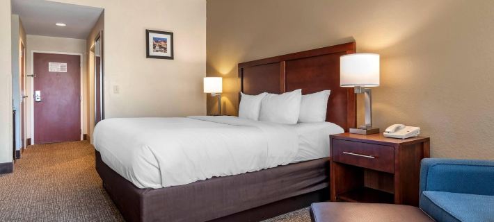 Comfort Inn & Suites Hotels in Hinds County