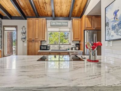 Free Ski Shuttle, Lake, Beach, Fire Place, Pet Friendly, Traeger, 2 Balconies