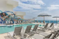 Hotel Maren Fort Lauderdale Beach, Curio Collection by Hilton - Infinity Pools