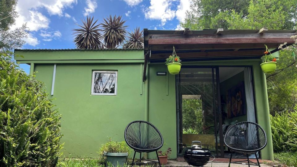 Cozy Private Ferngrove Cottage with Garden Views at Stormsriver