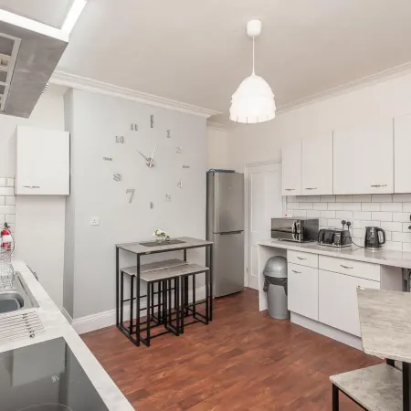 Leeds Lovely Home 4 Beds Sleeps 9 Free Parking