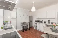 Leeds 4-Bed House - Sleeps 9 Free Parking & WiFi - 2 Yıldız