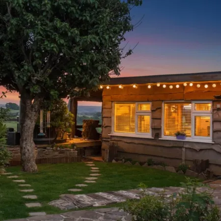 Cosy Rustic Cabin with Hot Tub and Country Views