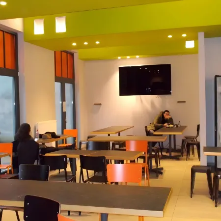 Brxxl 5 City Centre Hostel
