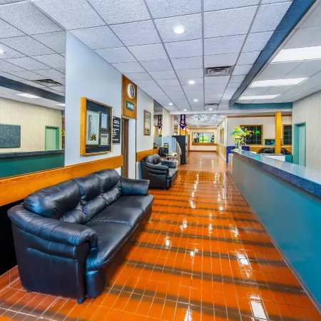 Crestwood Hotel