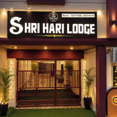 Shri Hari Lodge - Near Shri Ram Mandir and Hanuman Garhi