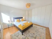 Premium 2BR Apartment w balcony&parking -  Ferienwohnungen