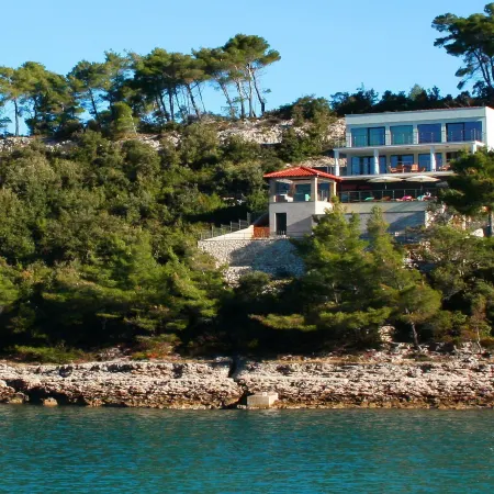 Villa Lukrecia -Stunning Sea View Retreat Ξενοδοχεία στην πόλη Cara