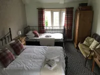 The Hollies Inn - Posadas