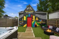 Victory Lane Villa Game Room - Hot Tub - Firepit - Homestays