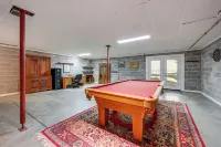 Unplug & Unwind! Romulus Family Gem w/ Swim Pond - Homestays