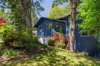 Wake Robin House - Comfortable & Close To Campus 4 Bedroom Home - balcony