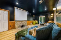 Modern Peaks Hot Tub Sauna Theatre Room - Wifi