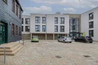 ipartment Wolfsburg @HOME by Best Western - موقف سيارات