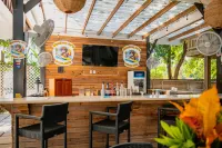 Bananas on the Beach - bar