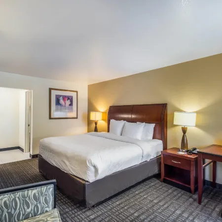 Clarion Inn & Suites Central Clearwater Beach