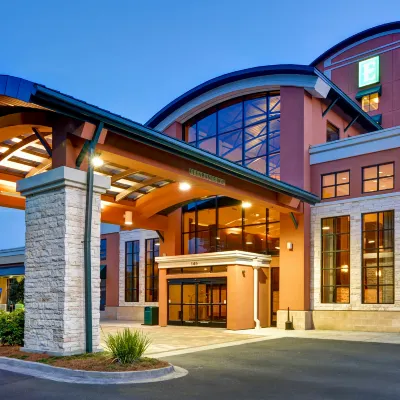 Embassy Suites by Hilton Savannah Airport Hotel dekat Bandara Internasional Hilton Head