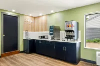 Spark by Hilton Freeport - breakfast