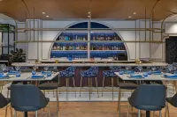 The Vanguard Ann Arbor, Autograph Collection - bar