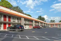 皮爾斯堡紅屋頂酒店 - 停車場