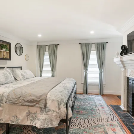 Fun Garden Apartment in Historic District