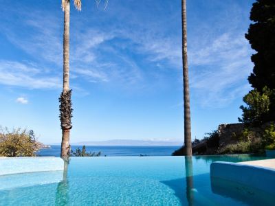 The Ashbee Hotel