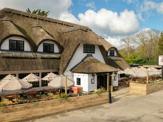 Potters Heron Hotel