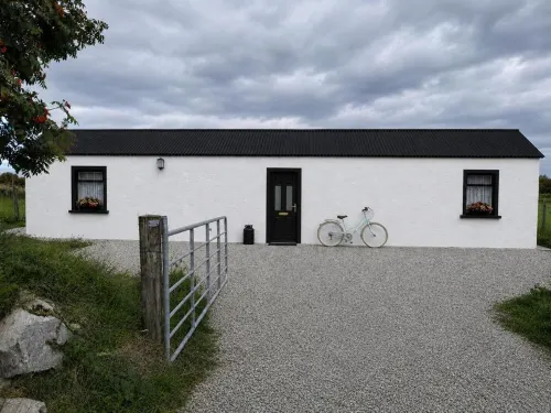 Cottage Sleeps 4 With Parking and Sea Views - 2성급