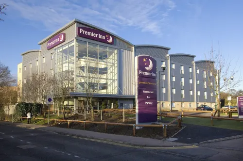 Premier Inn Watford Central - parking