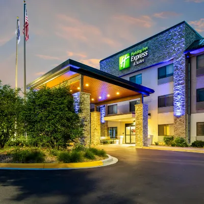 Holiday Inn Express & Suites MINNEAPOLIS – WEST END by IHG ザ・バッケン周辺のホテル