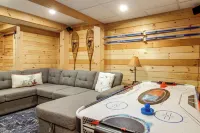 Hot Tub! All-Season Ludlow Family Getaway - 2-Star