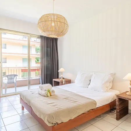 Menton Garavan 2BR by the sea Parking