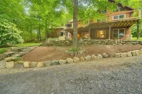 Sugarloaf Ski Basecamp Riverfront Cabin + Fire Pit - Homestays
