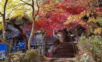 Hoengseong Log Cabin Pension (Duplex Pension)