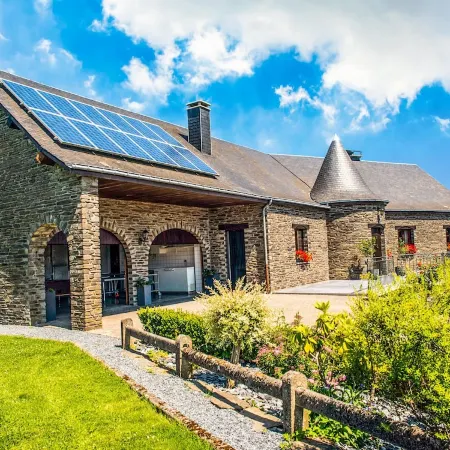 Villa in Bitvre with Garden
