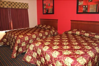 Travelodge by Wyndham Avenel Woodbridge