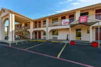 Red Roof Inn Corsicana - Parkplatz