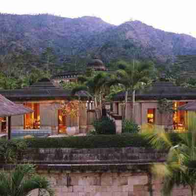 Amanjiwo Hotel Exterior