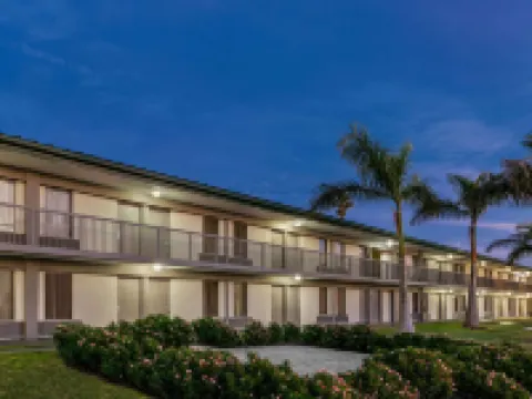 ラマダ バイ ウィンダム サラソタ ウォーターフロント マナティのホテル