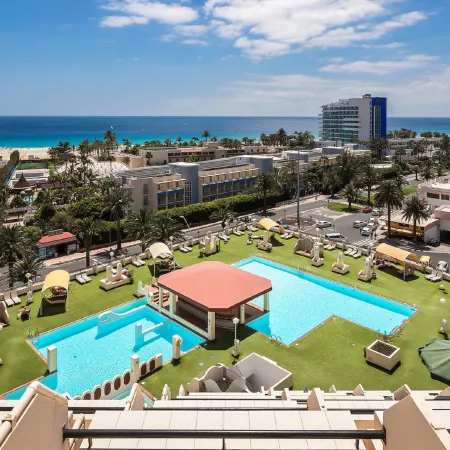 Apartments Palm Garden in Front of the Beach