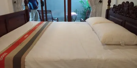 Stunning Villa Ruhunu, Hikkaduwa, Close to Captivating Beach Отели рядом с достопримечательностью «Saffron Robes Gallery & Living»