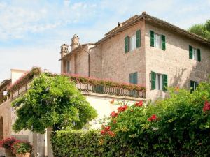 Villa Palaia Surrounded by Green